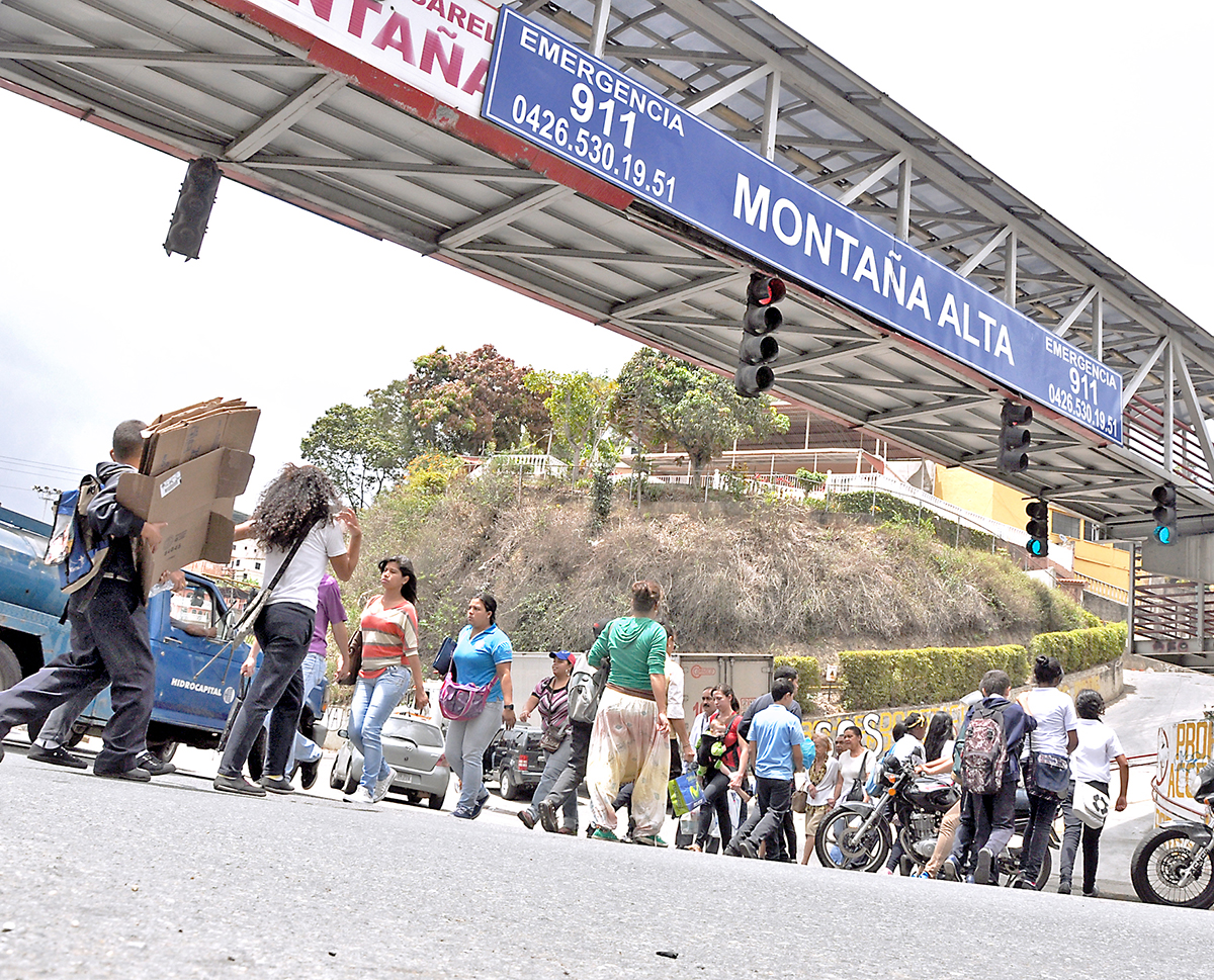 Pasarelas de Carrizal solo se usan bajo el ojo policial