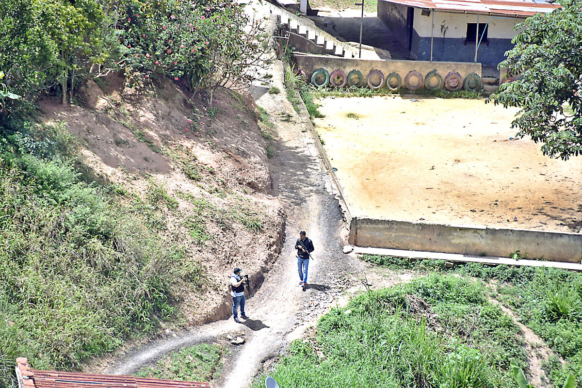 Policía tomó El Cristo en busca de hampones con armas largas