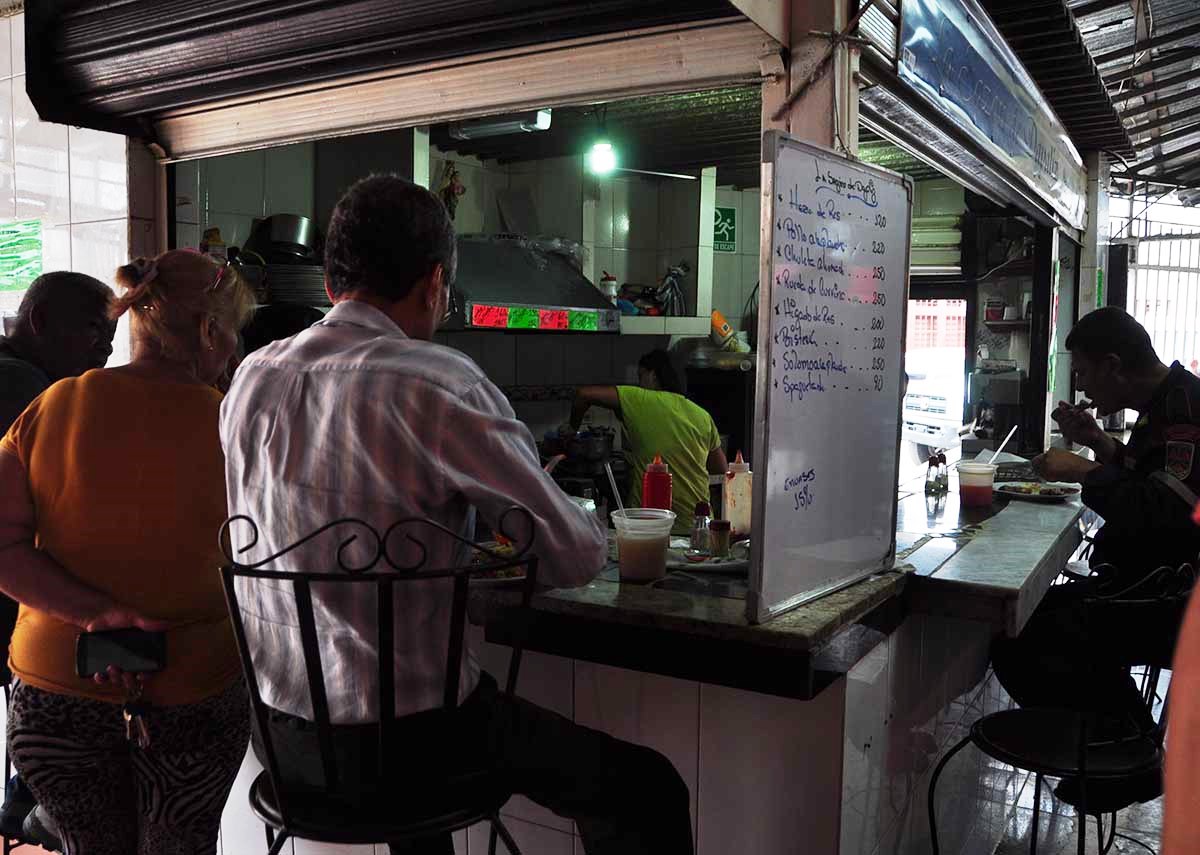 Comer en la calle sale un ojo de la cara