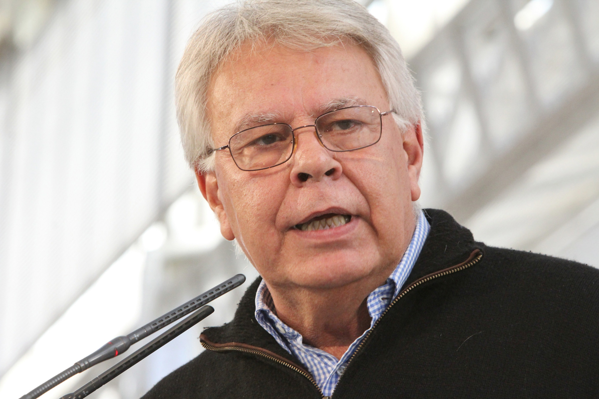 Felipe González abandonó el país
