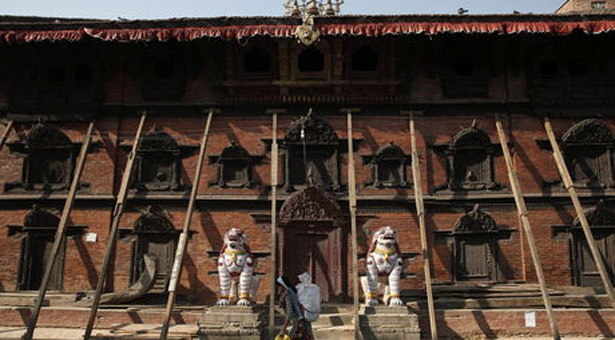 Nepal reabre monumentos históricos tras terremoto