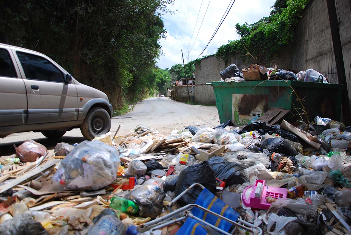 Calle Camatagua se convirtió  en vertedero improvisado