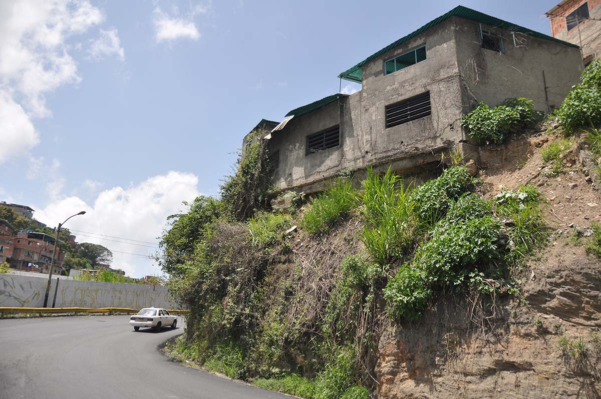 Casas en riesgo en Barbecho Viejo