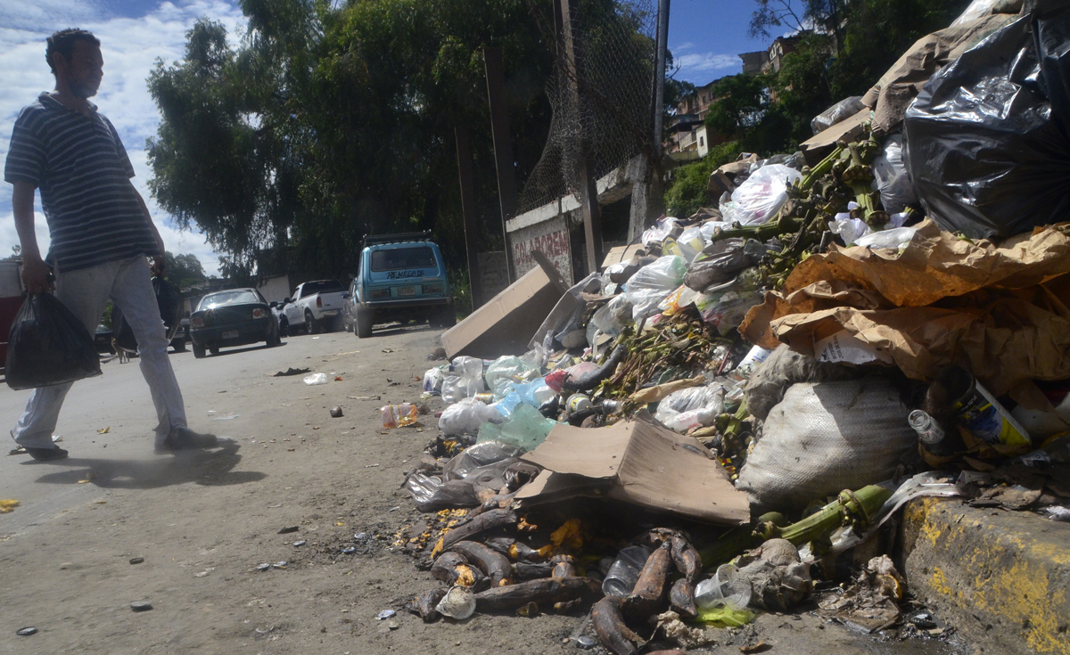 Basura en mercado de El Paso es un problema eterno