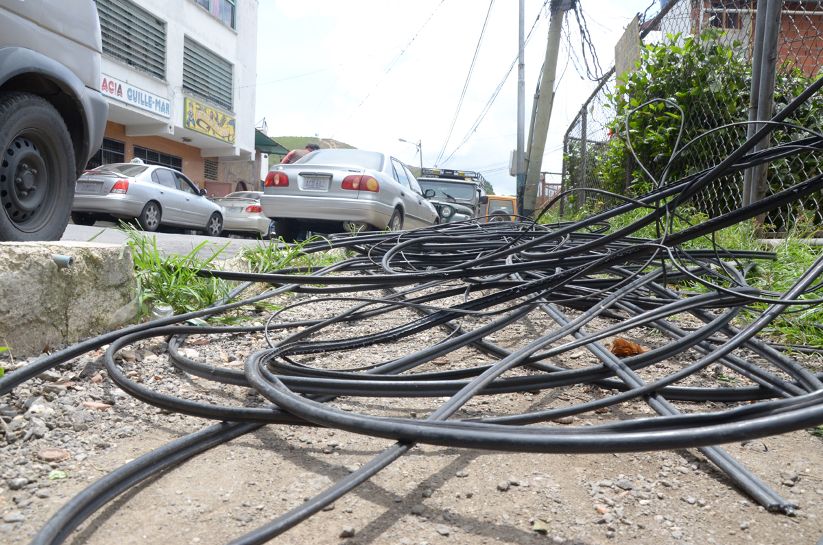 Choque tumba línea de Cantv por trabajo mal hecho