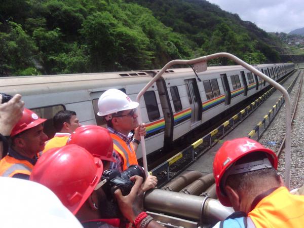 Habilitados 100 autobuses entre  Caracas y Los Teques