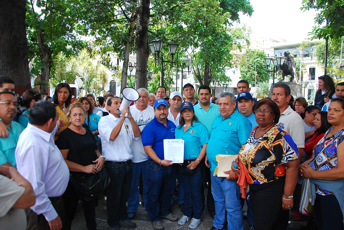 Gobernación empezó a pagar deudas a los docentes