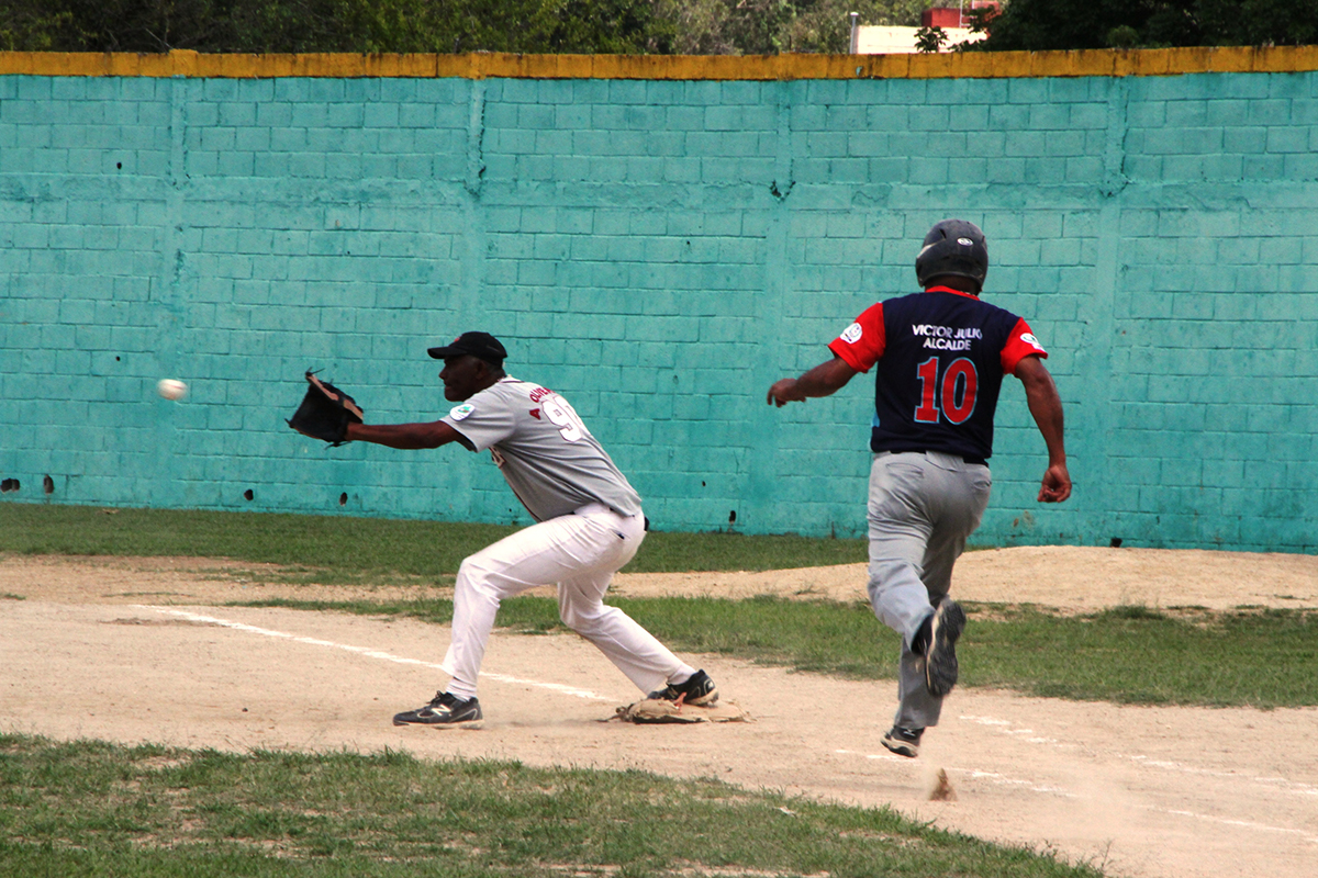 Guaicaipuro pasó la escoba a Paz Castillo y clasificó a la final del zonal