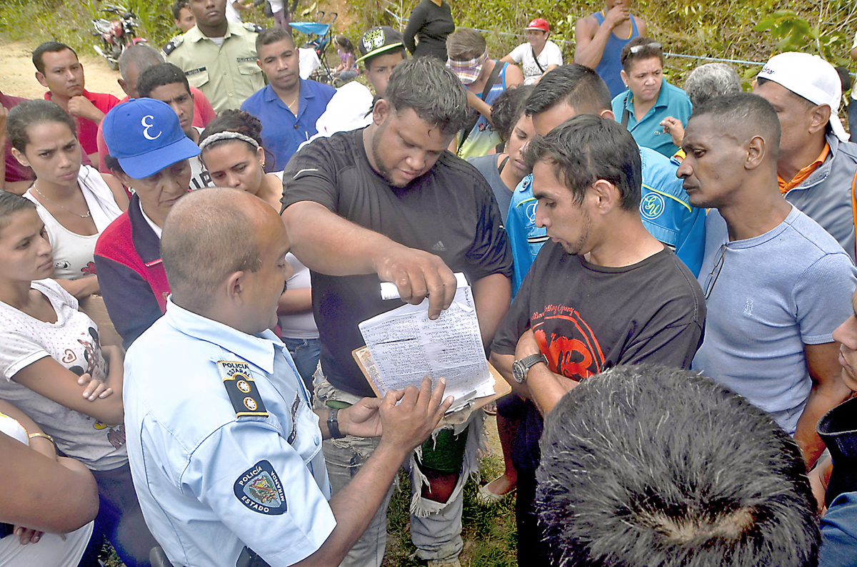 150 familias invadieron terreno de agricultores