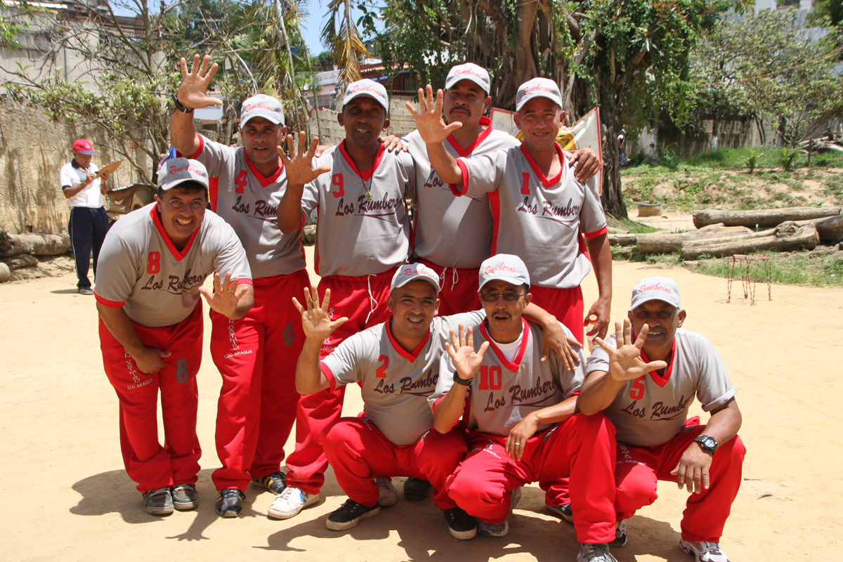 Los Rumberos del Iapem bicampeones en bolas criollas Empresarial 2015