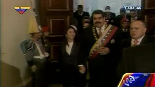 Maduro llega al Parlamento para participar en sesión Solemne del 5 de julio