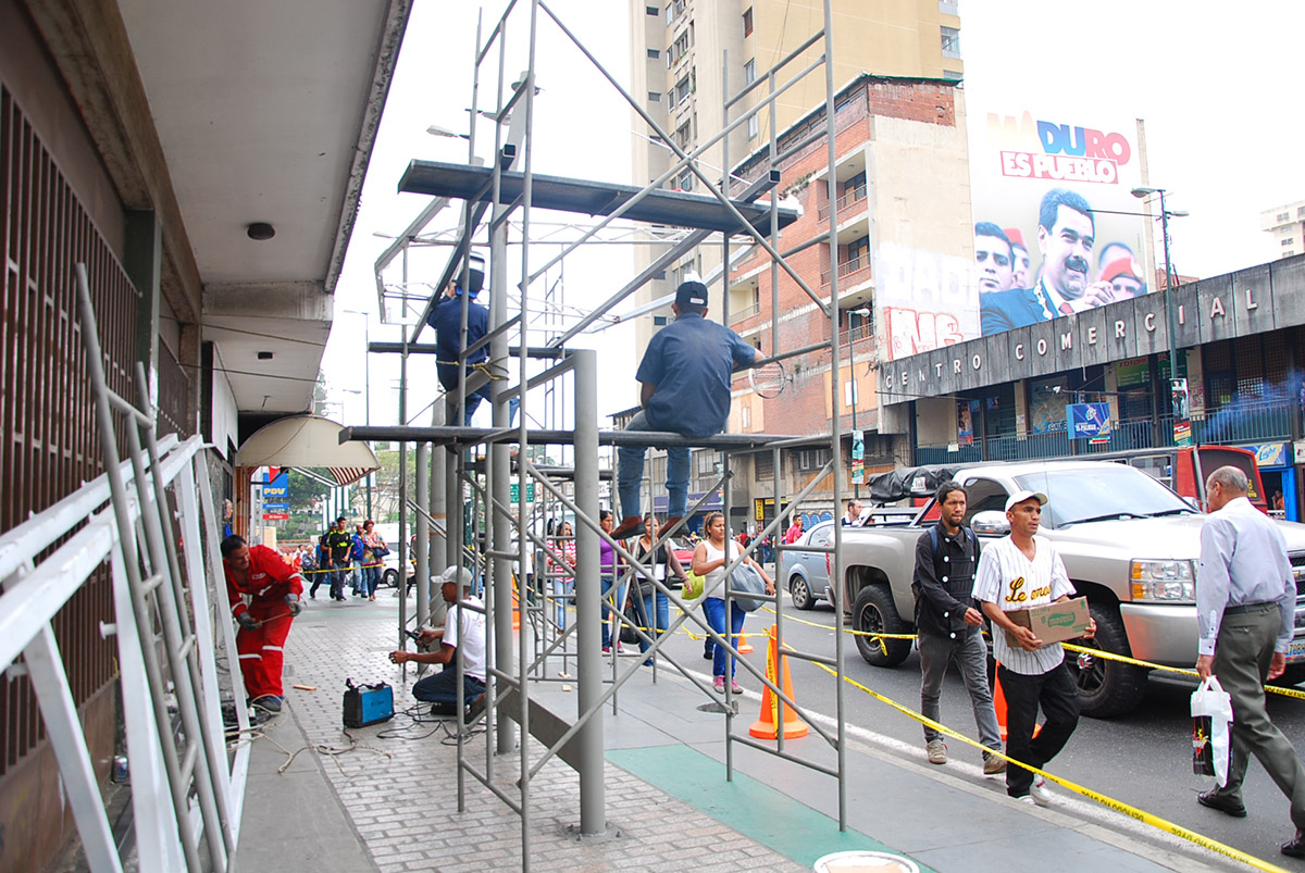 Avanza instalación de paradas