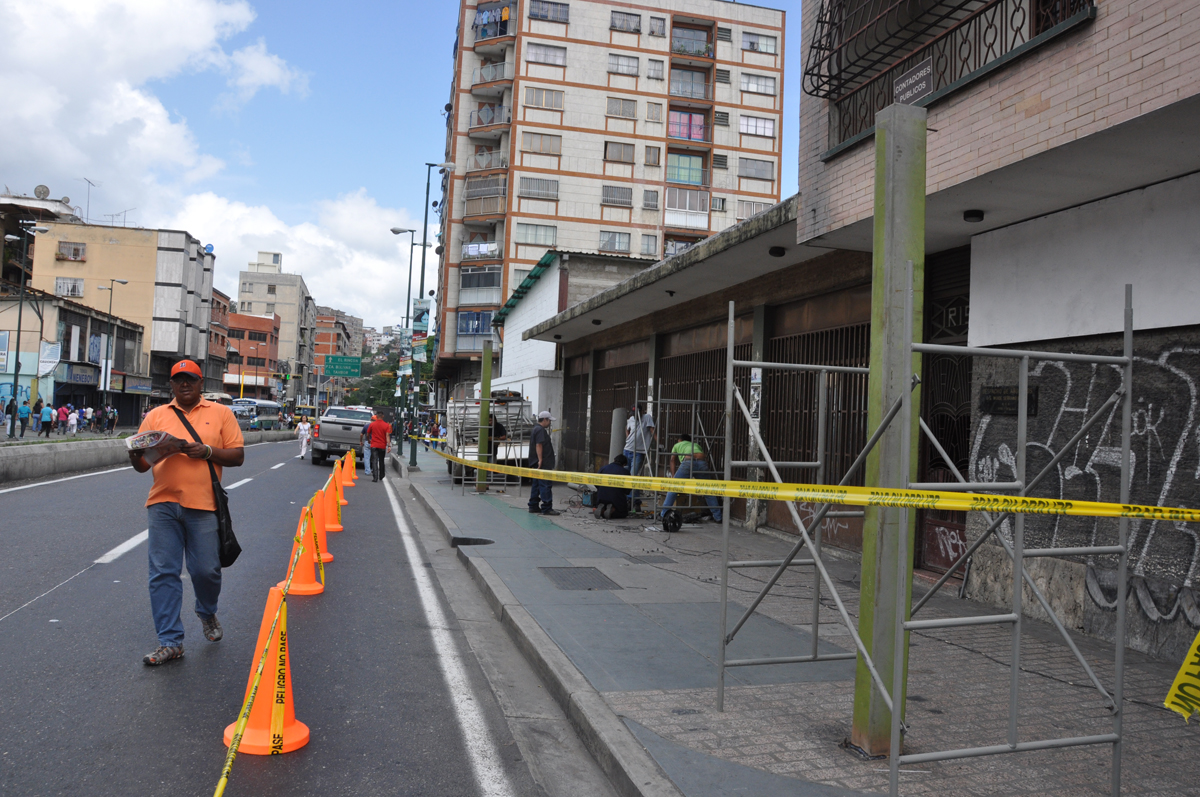 Arrancó instalación de paradas en la Independencia