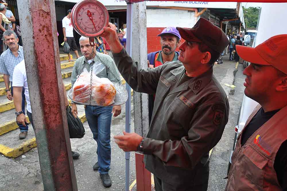 Vendieron 1.200 kilos de pollo decomisado por la Sundde