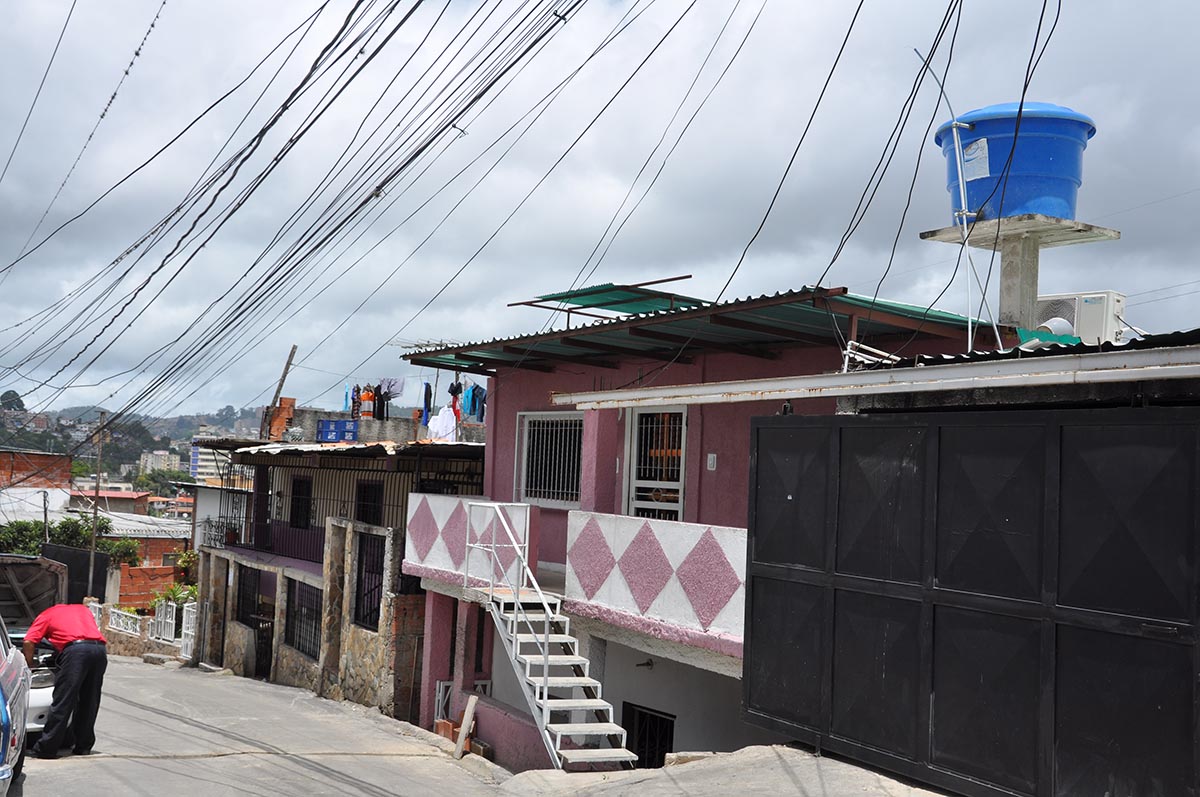 Vecinos de La Cruz siguen pasando las de Caín por falta de agua