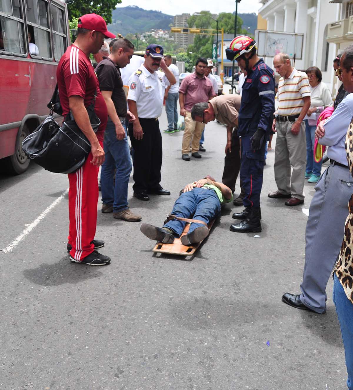Lo arrolló un motorizado frente a la plaza Bolívar