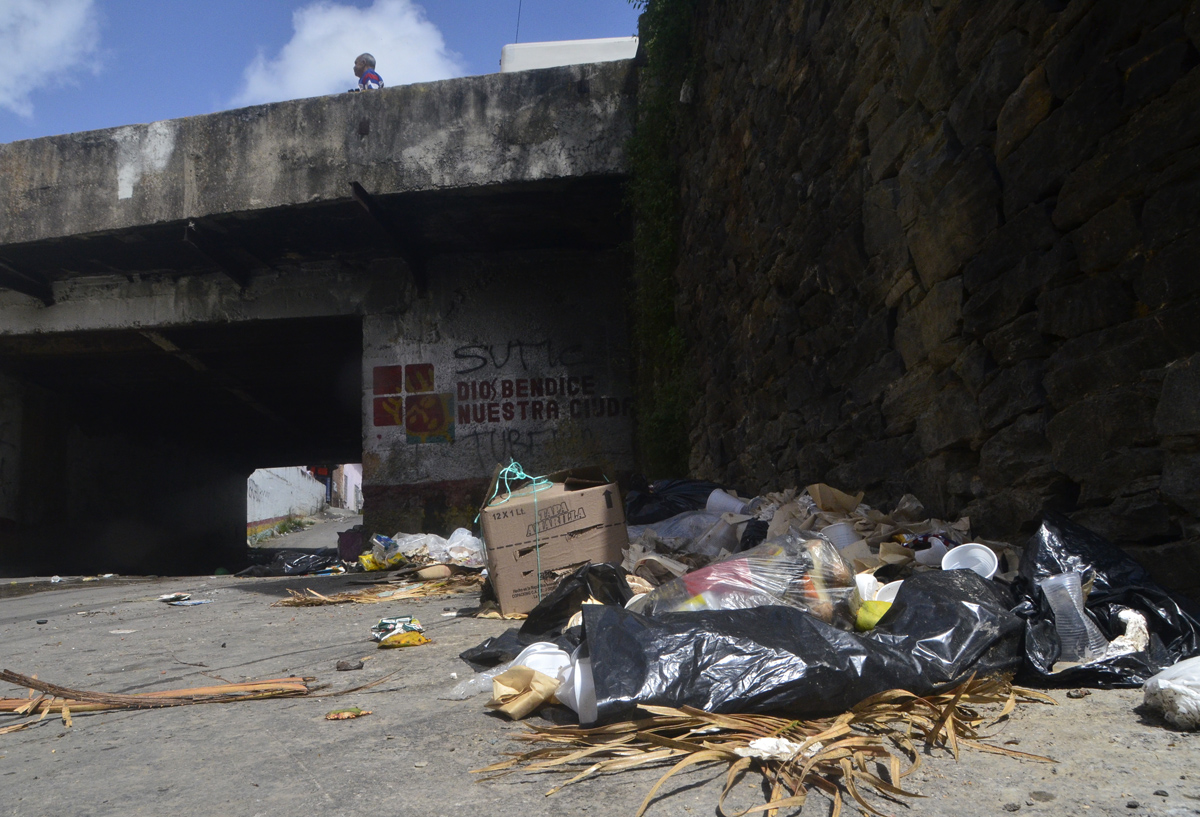 Puente Negro Primero sumido en el abandono