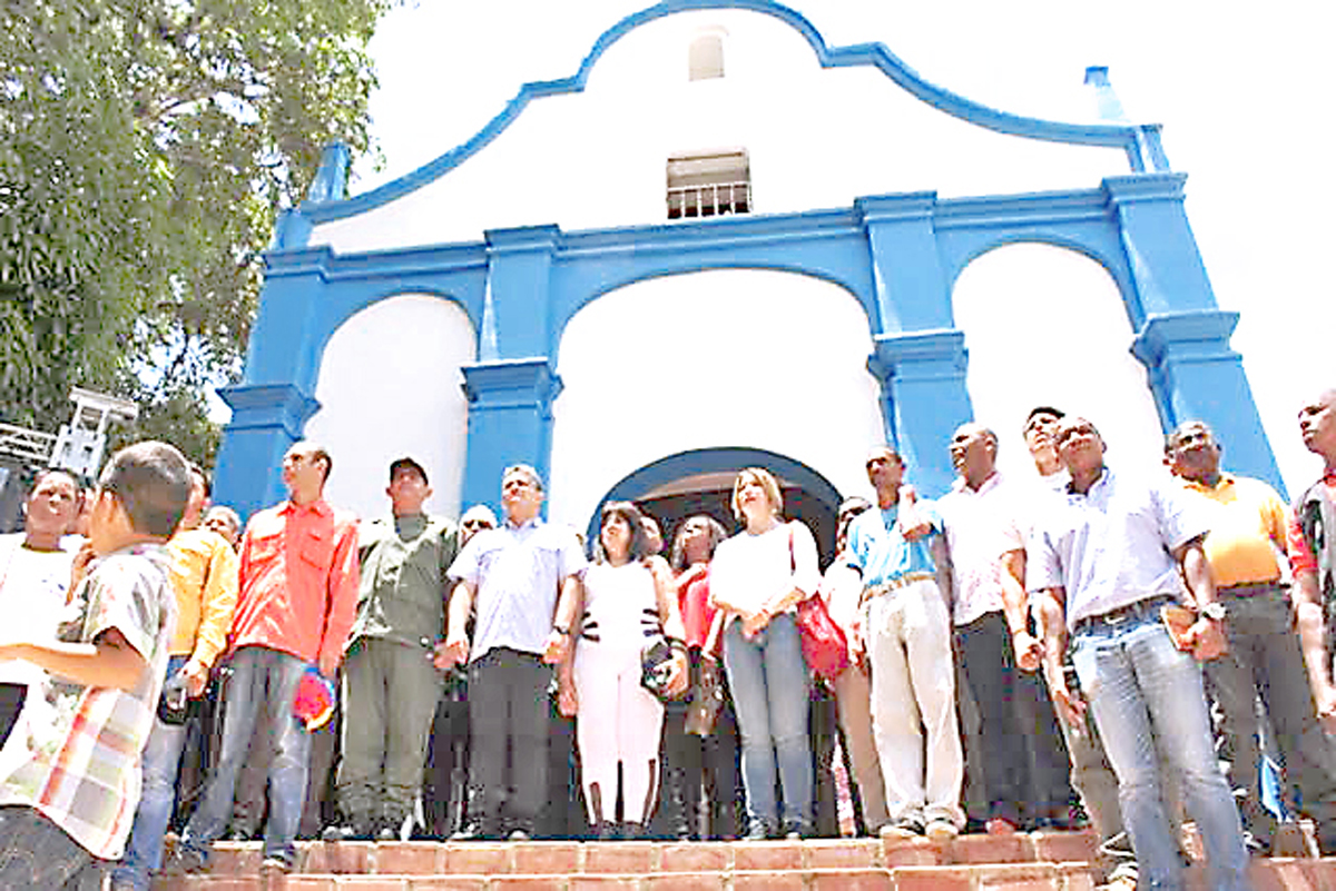 Jaua entregó templo, ambulatorio y otras obras en Capaya