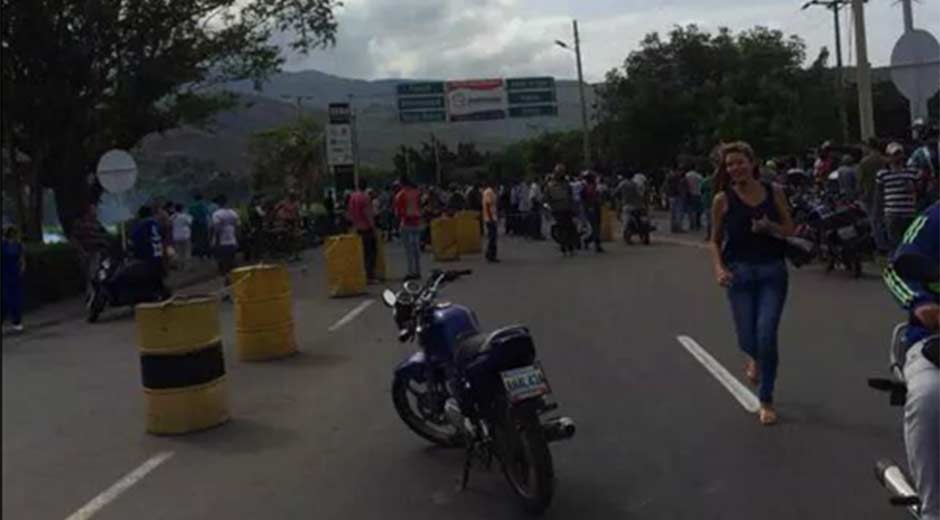 Protesta mantiene cerrada la frontera colombo-venezolana