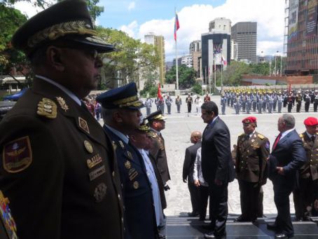 Maduro dirige acto de ascenso de la Fanb