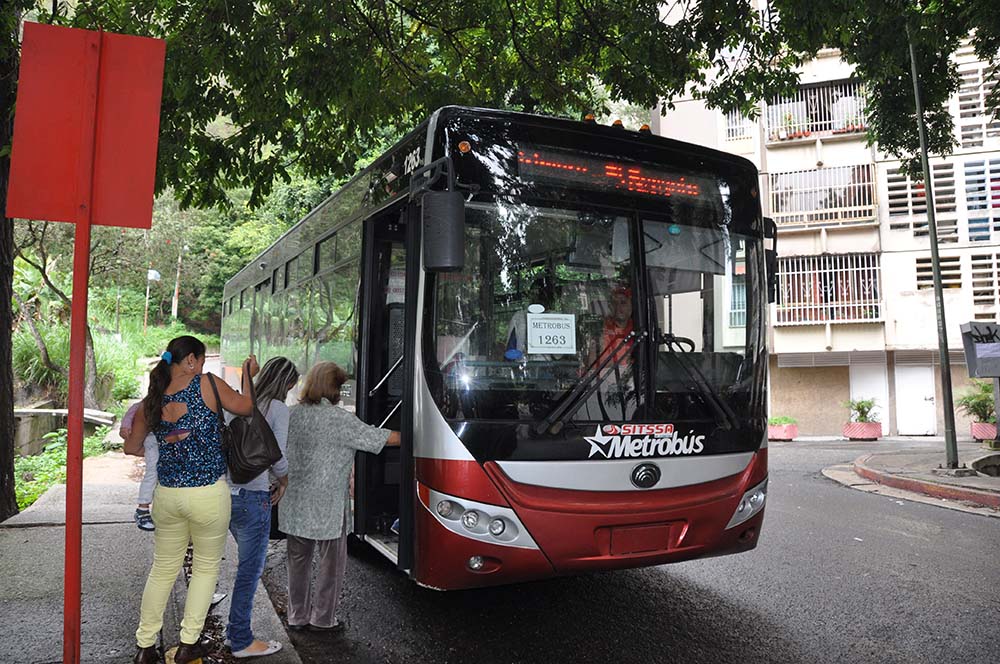 Incorporan nueve autobuses  Yutong a líneas de los Altos