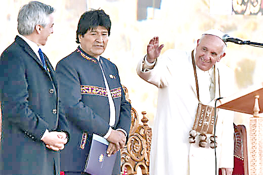 Papa Francisco llegó a Bolivia