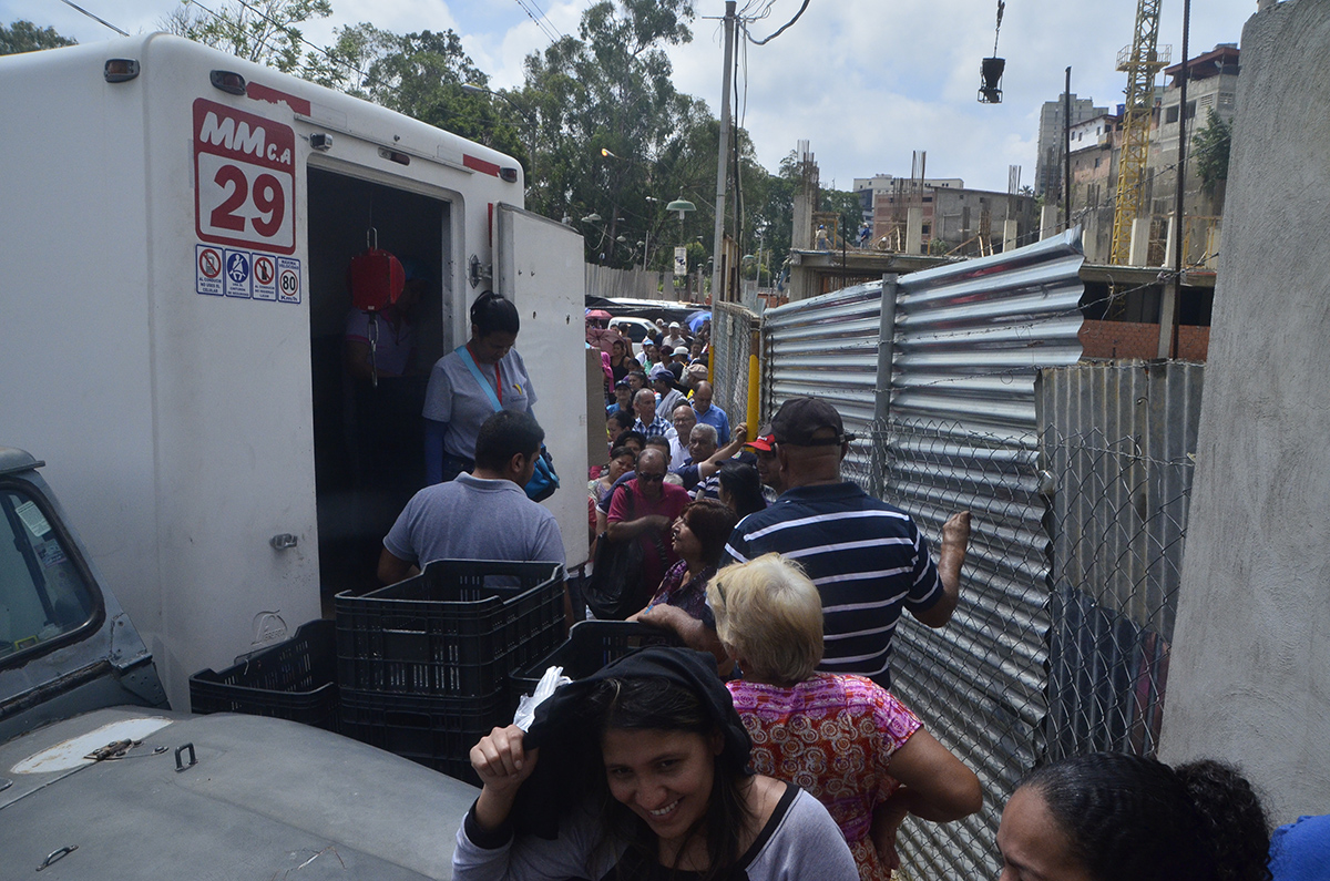 Se regulariza distribución de pollo en comercios locales