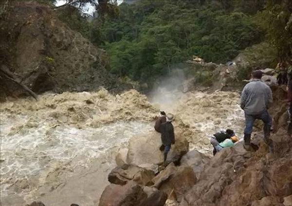 900 familias afectadas por desbordamiento de río en Táchira