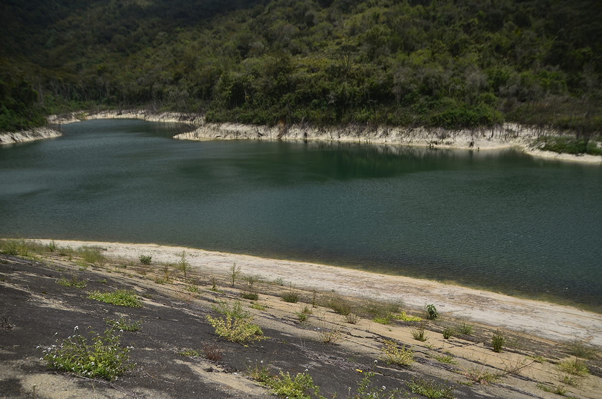 Sequía redujo 12 metros el nivel del dique Agua Fría