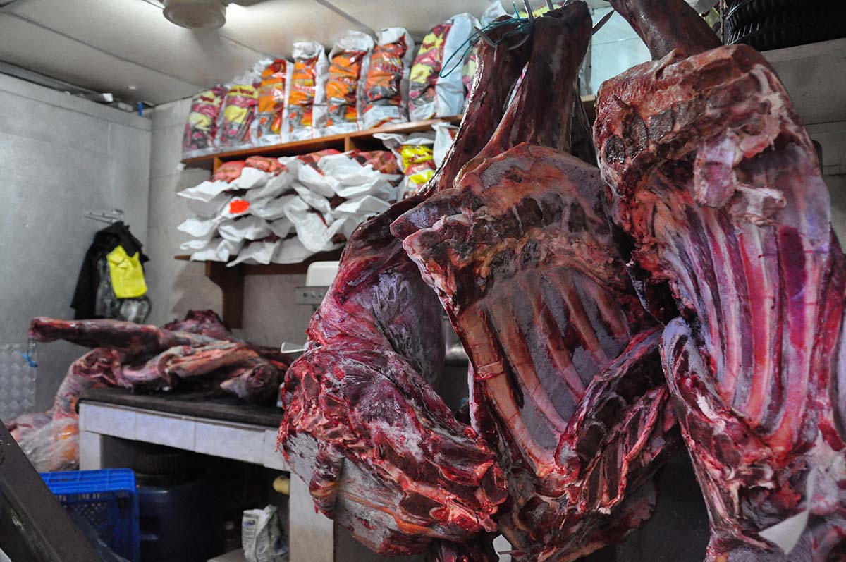 Distribuyen 30 toneladas de carne en el Municipal