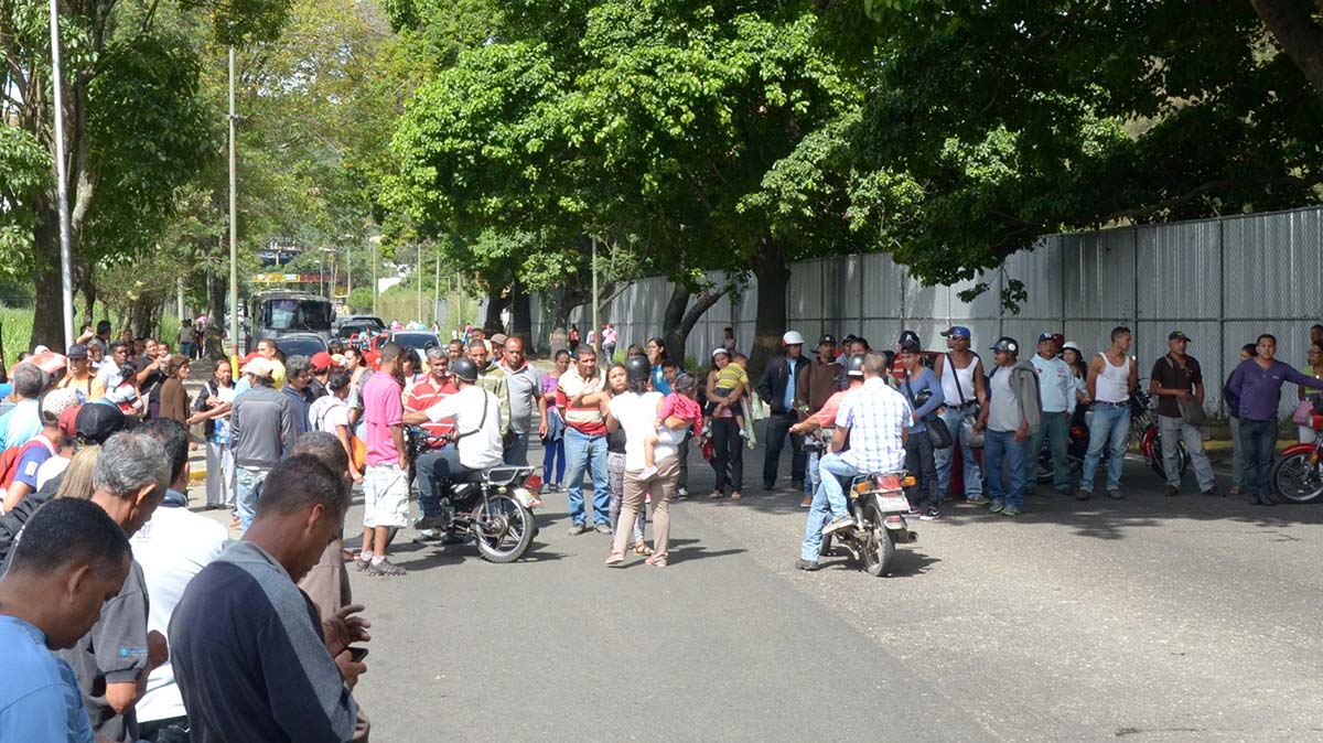 Protestan en la Víctor Baptista  por embarque de operativo Mercal