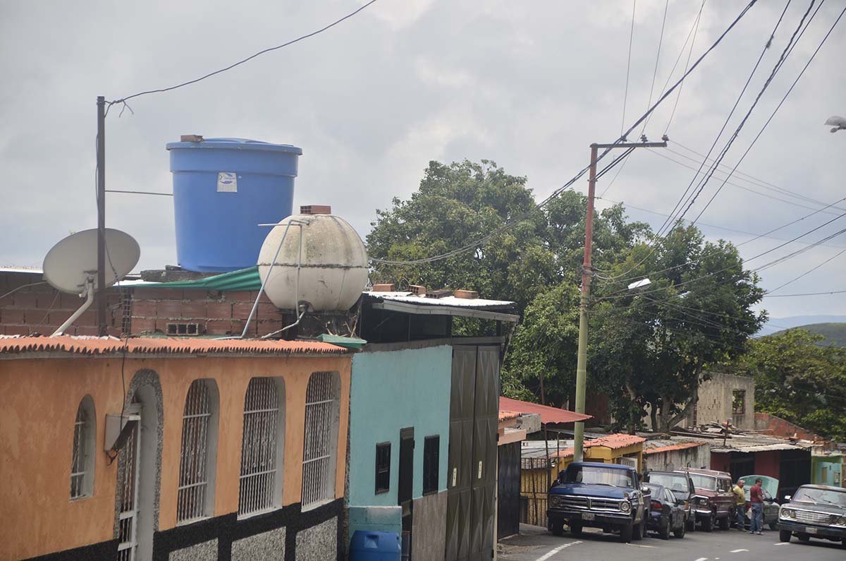 Solo una vez por semana llega agua a El Trabuco