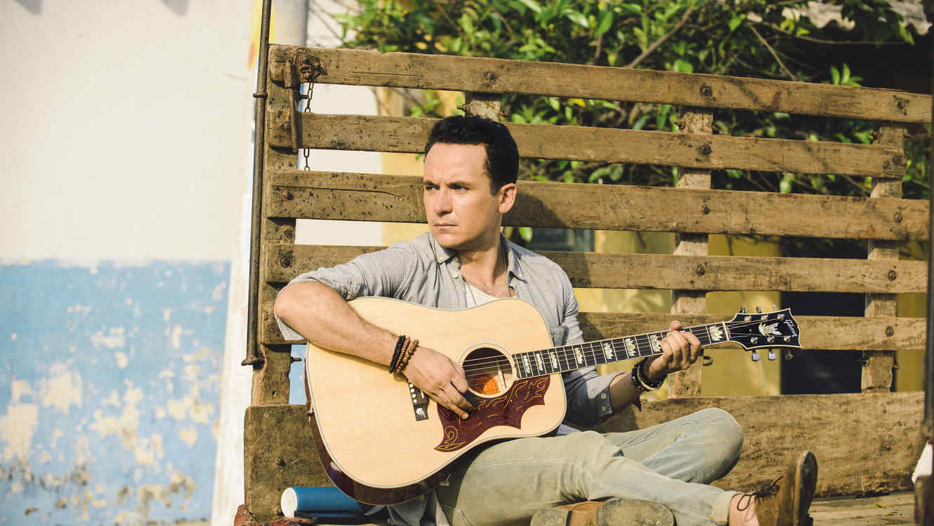 Fonseca ocupa la posición 1 de la lista Tropical del Billboard