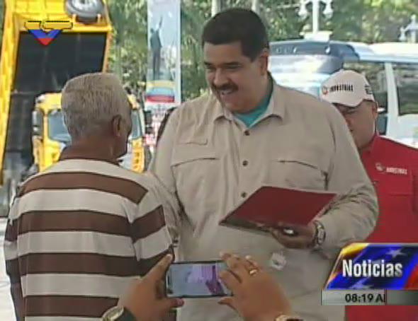Maduro entrega vehículos de la Misión Transporte en Los Próceres