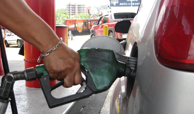 Mirandinos apoyan aumento de la gasolina