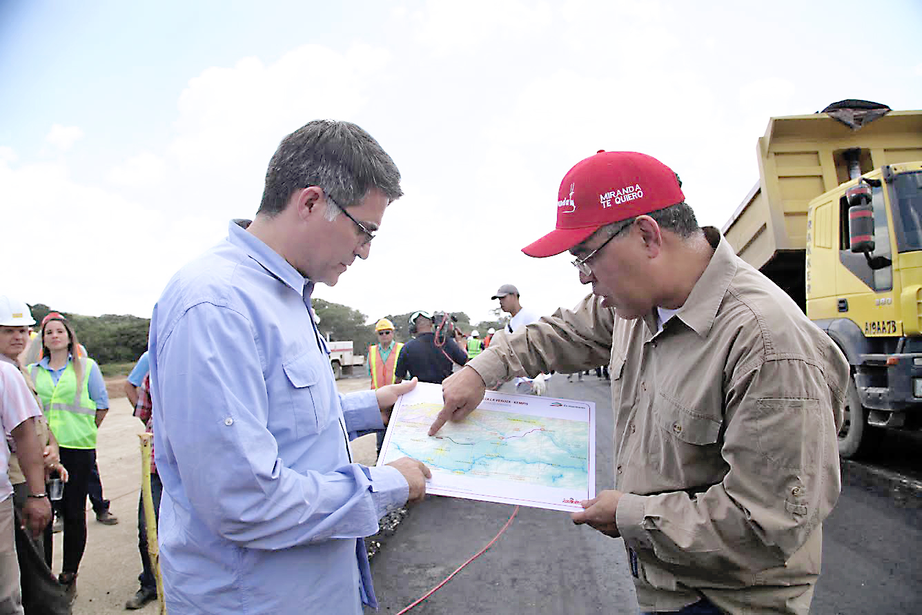 Iniciaron asfaltado de autopista Francisco de Miranda