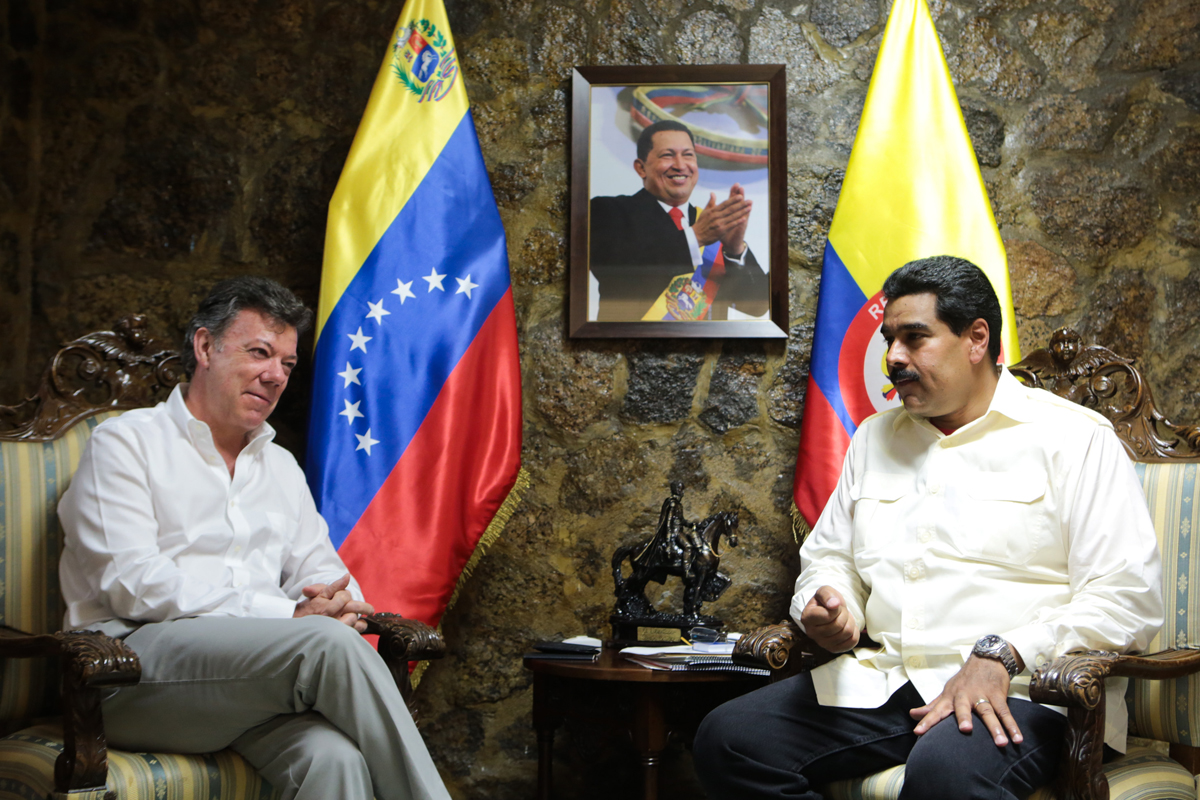 Rafael Correa tramita reunión entre mandatarios de Venezuela y Colombia