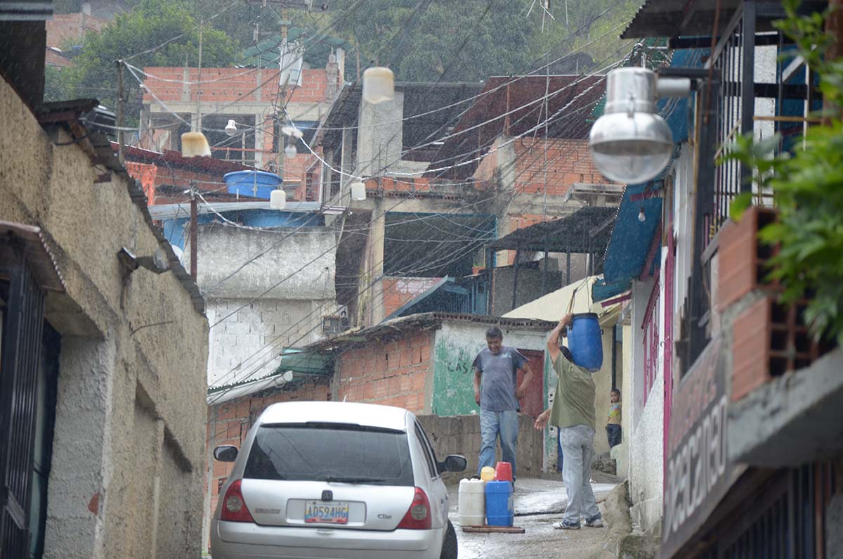 El agua es el dolor de cabeza en Barrio La Cruz