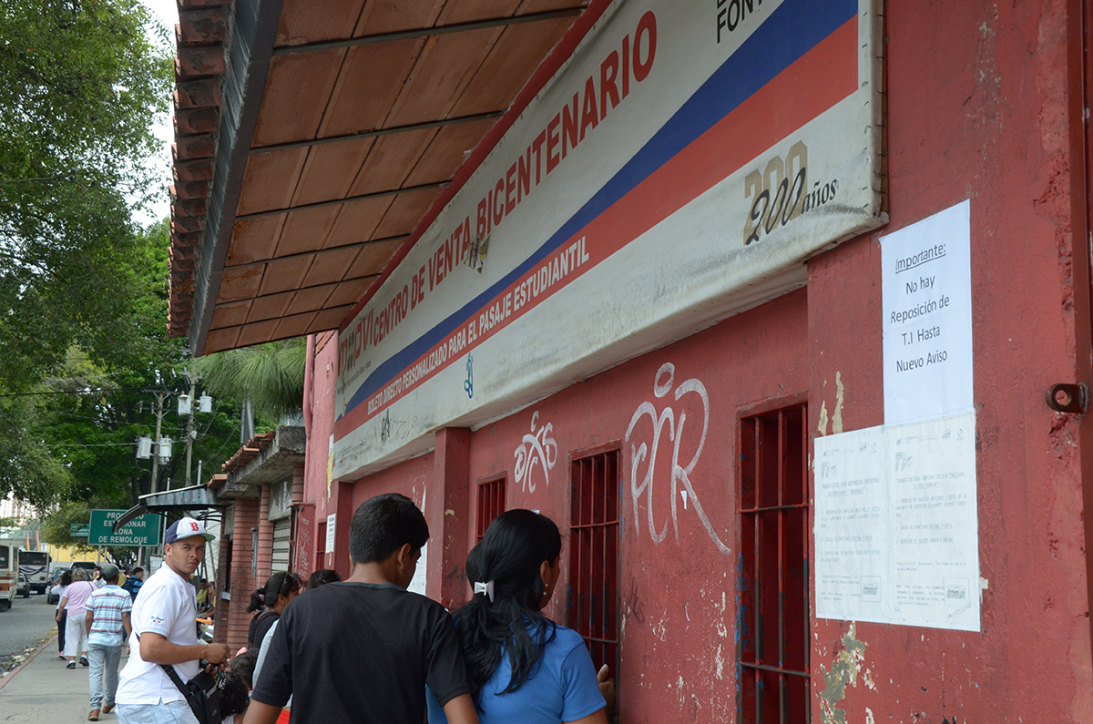 Suspendida reposición de tarjetas estudiantiles