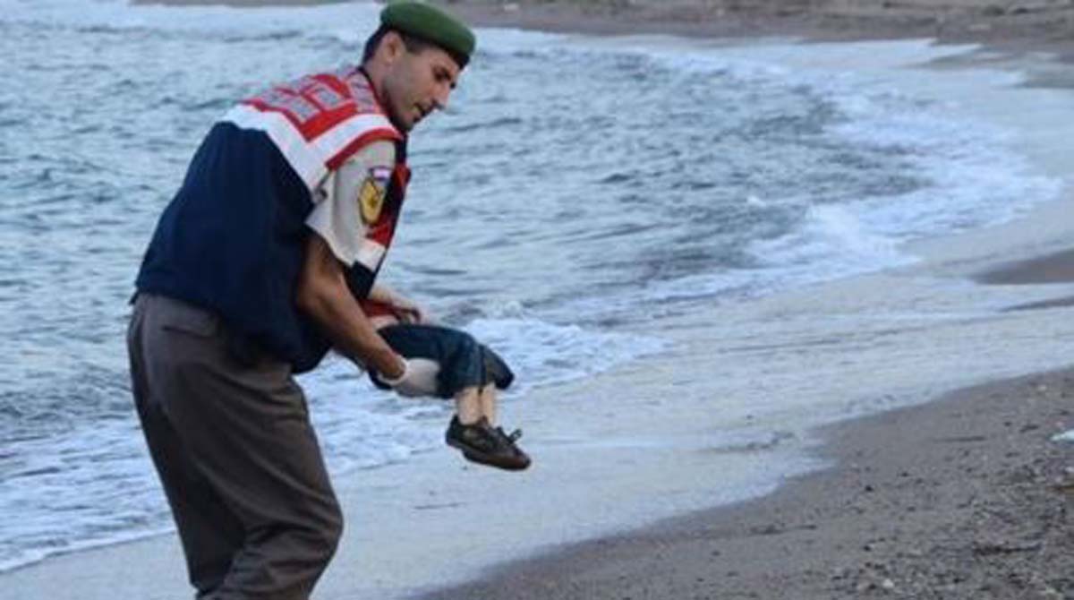 Llegan a Siria los restos de niños inmigrantes ahogados