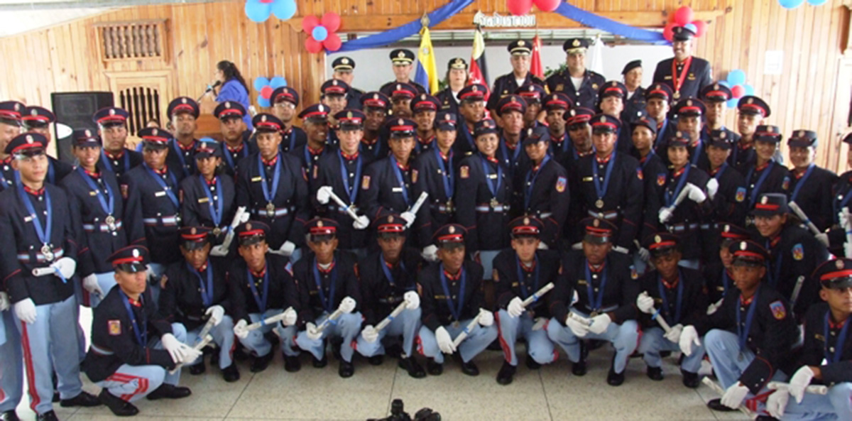 Gradúan a 56 bomberos voluntarios para Miranda