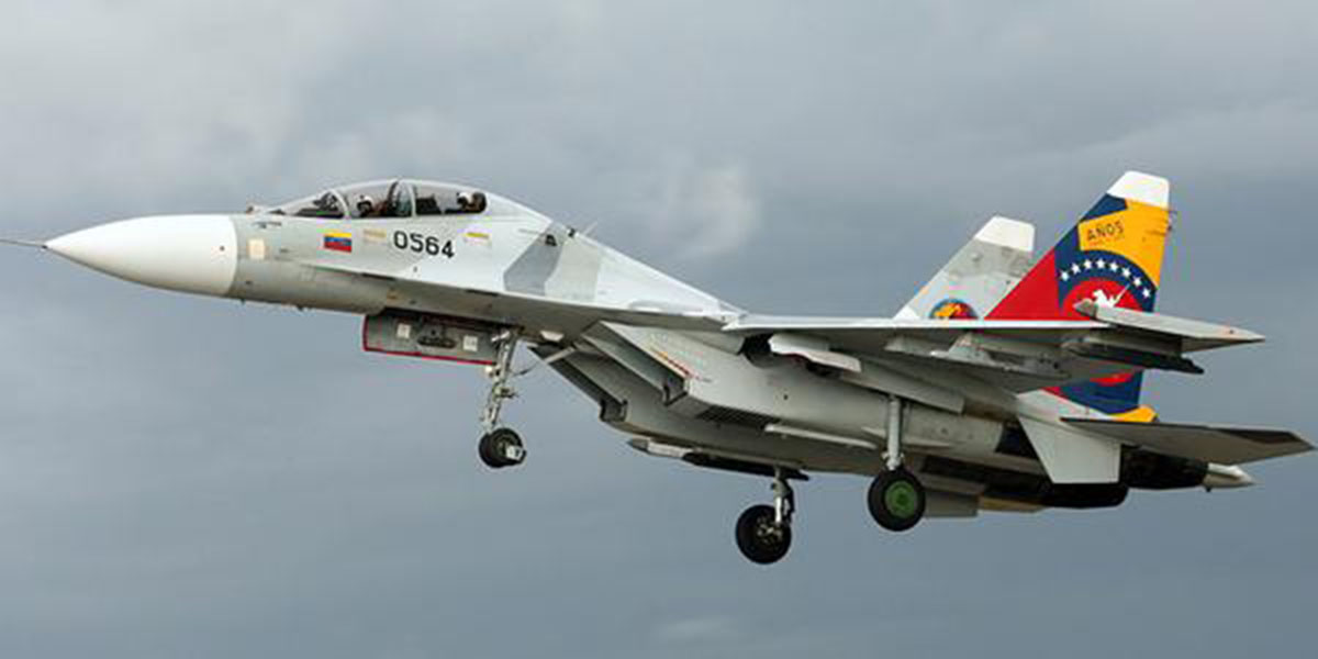 Desplegaron funcionarios para buscar a pilotos del Sukhoi