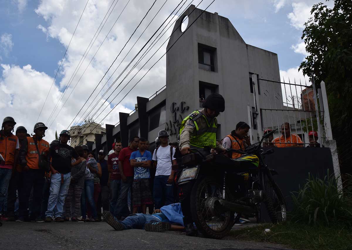 Falleció motorizado al estrellarse  contra un taxi en la Panamericana