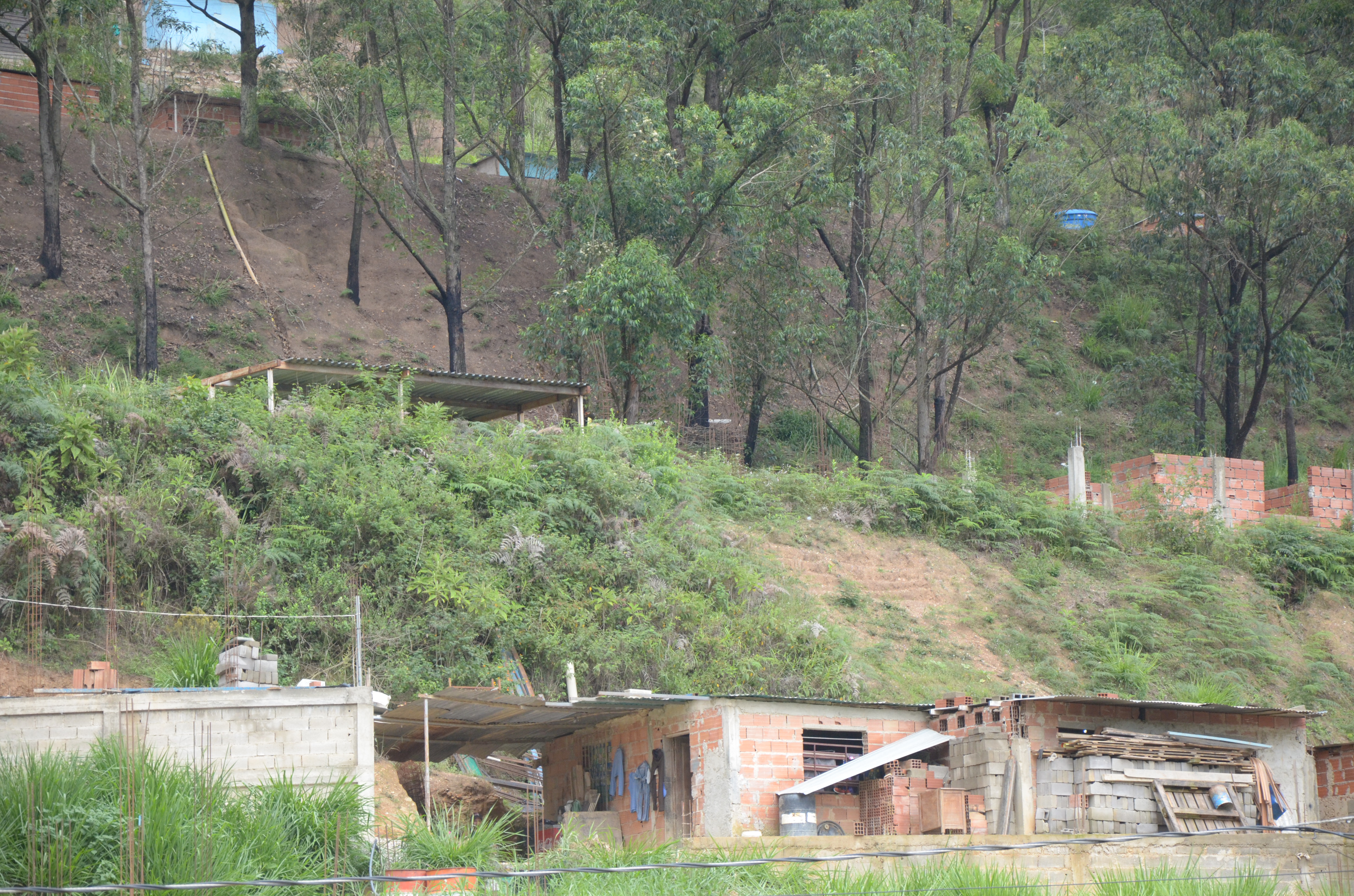 A punta de cisterna sobreviven en La Esperanza