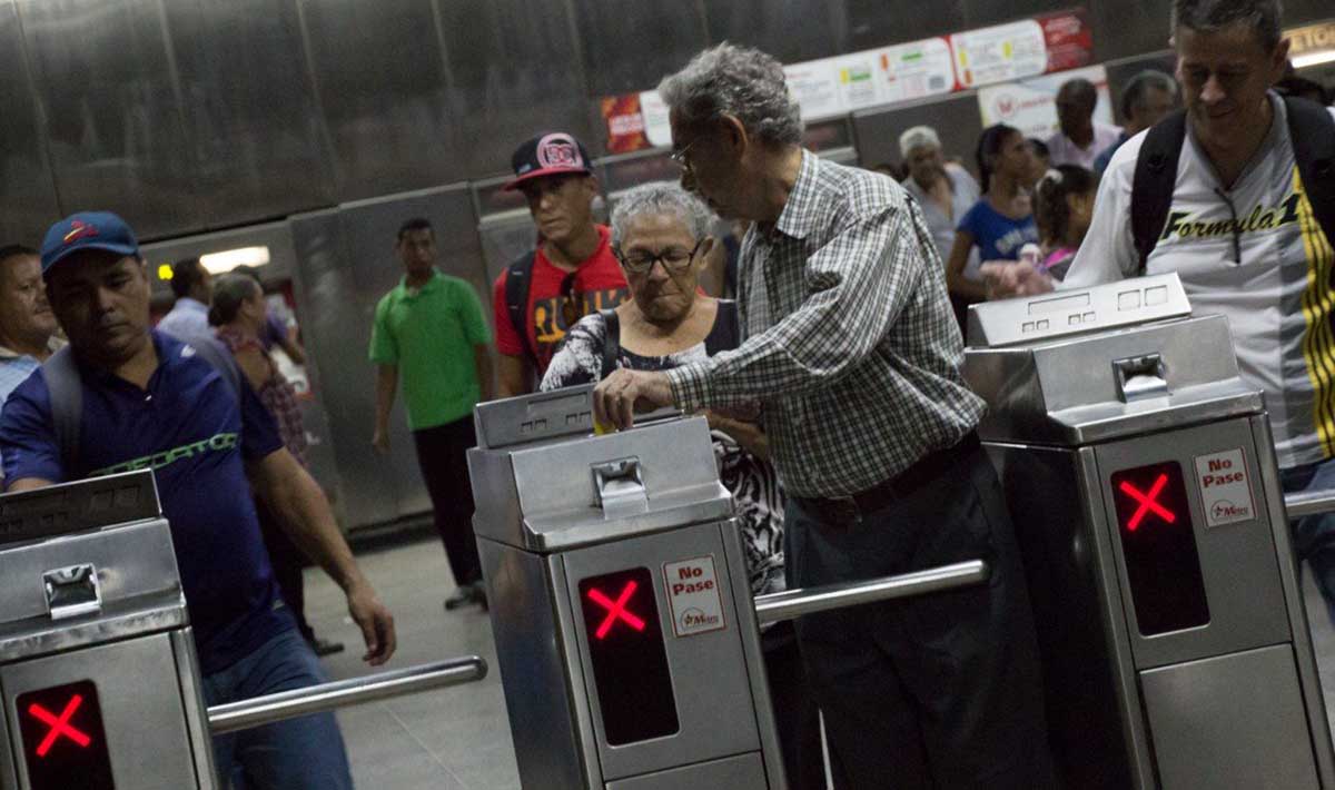 Abuelitos no harán cola para retirar boletos en el Metro