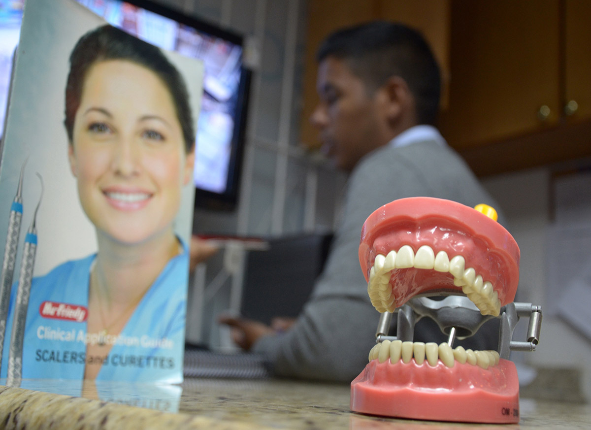 Una prótesis dental puede valer hasta Bs. 210.000