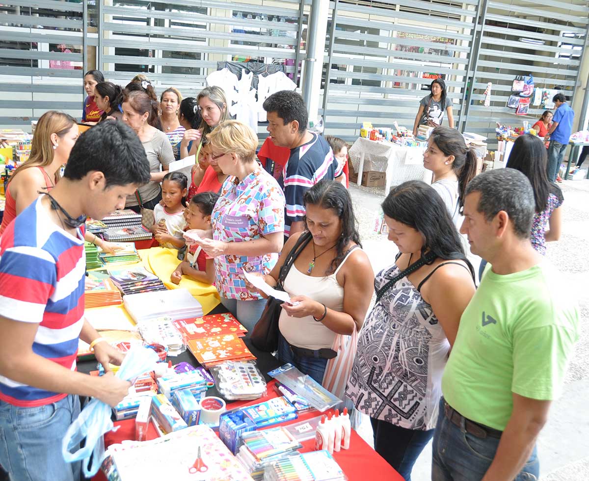 Continúa feria escolar de Funda Los Teques