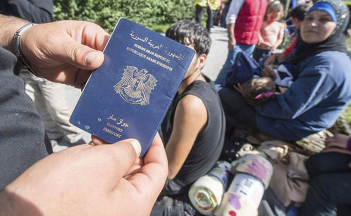 Detienen a 2 sirios por traficar con “cientos” de refugiados en Holanda