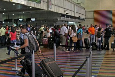 Suspenden pago de 34 UT en tasa aeroportuaria