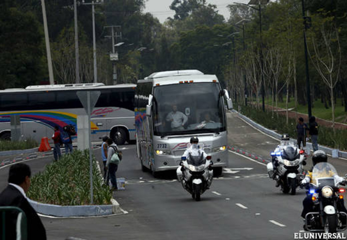 Peña Nieto recibe a padres de 43 estudiantes desaparecidos